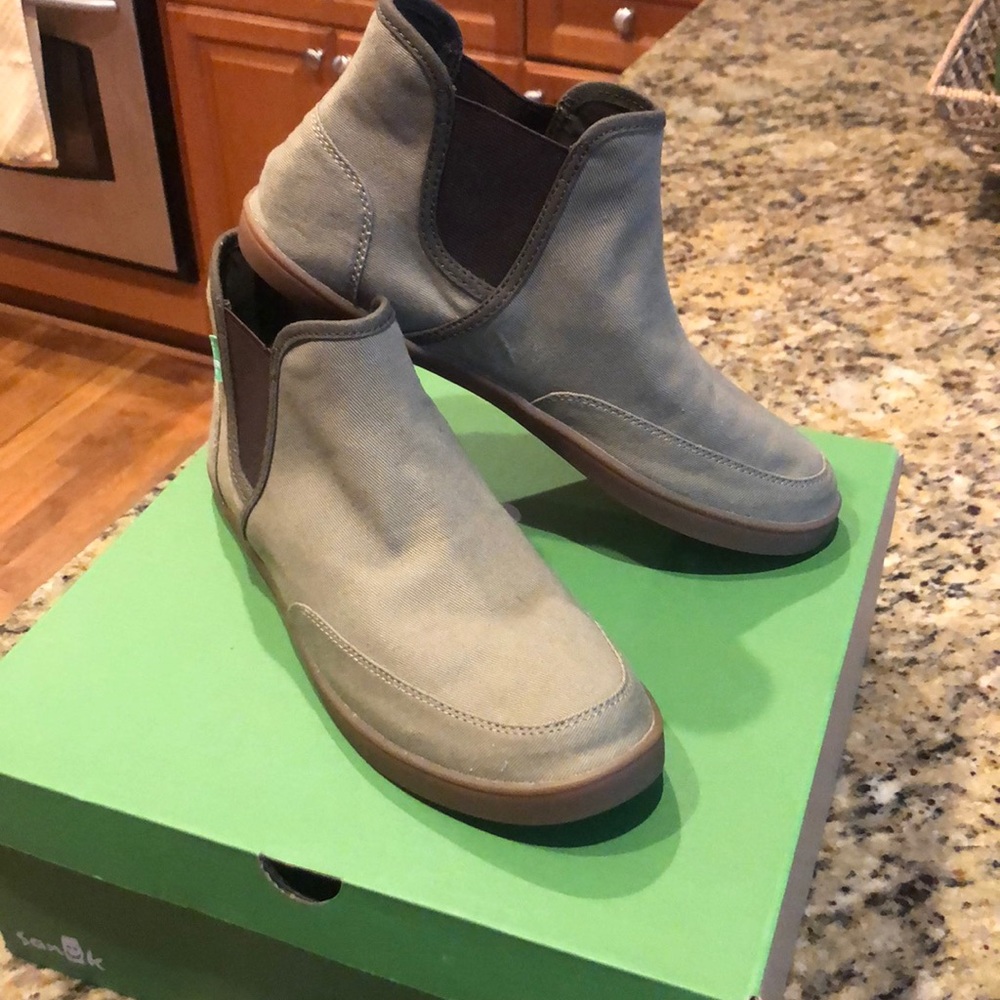 New Sanuk canvas booties size 9